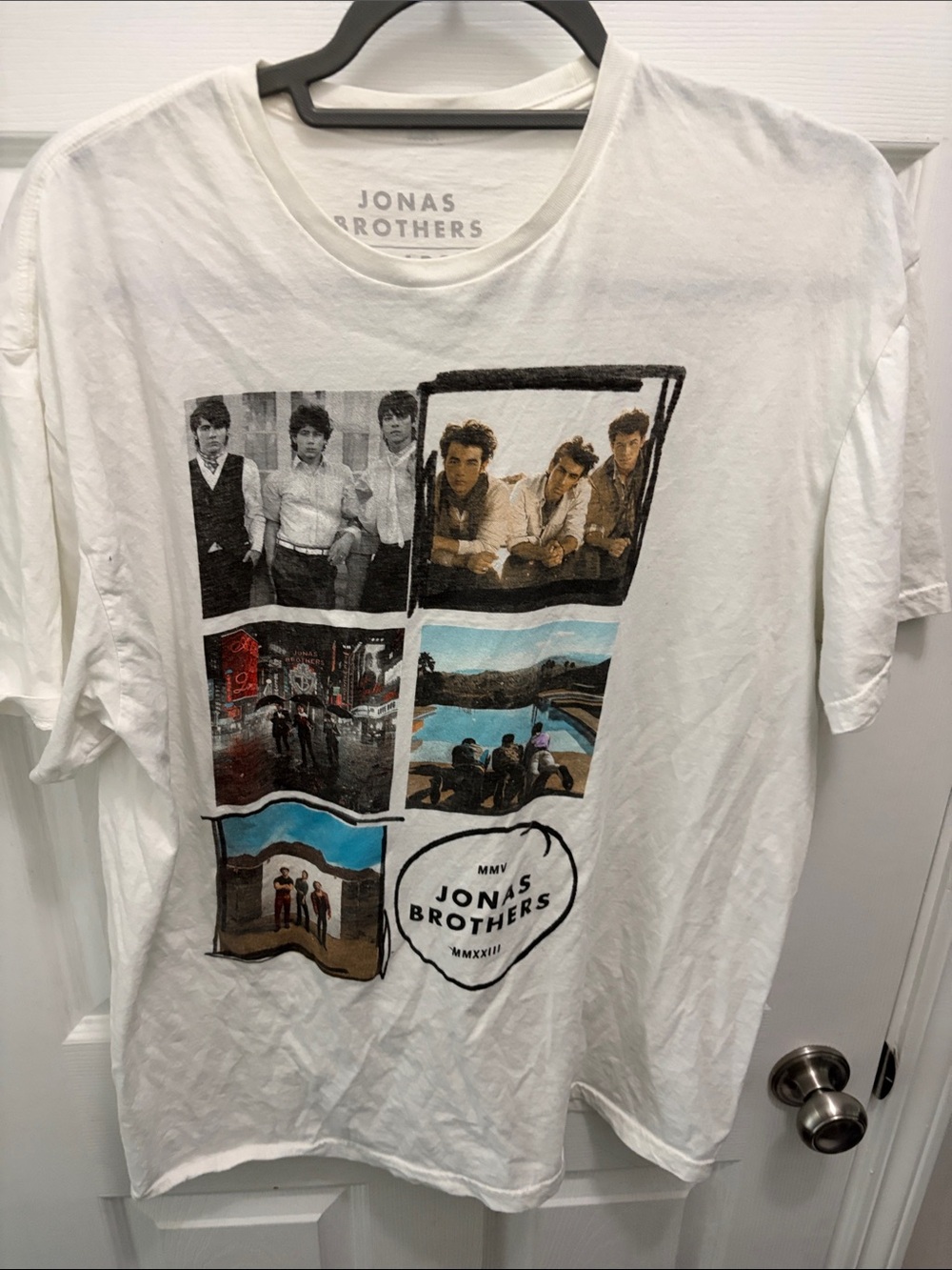 Jonas Brothers White Graphic Short Sleeve Tee